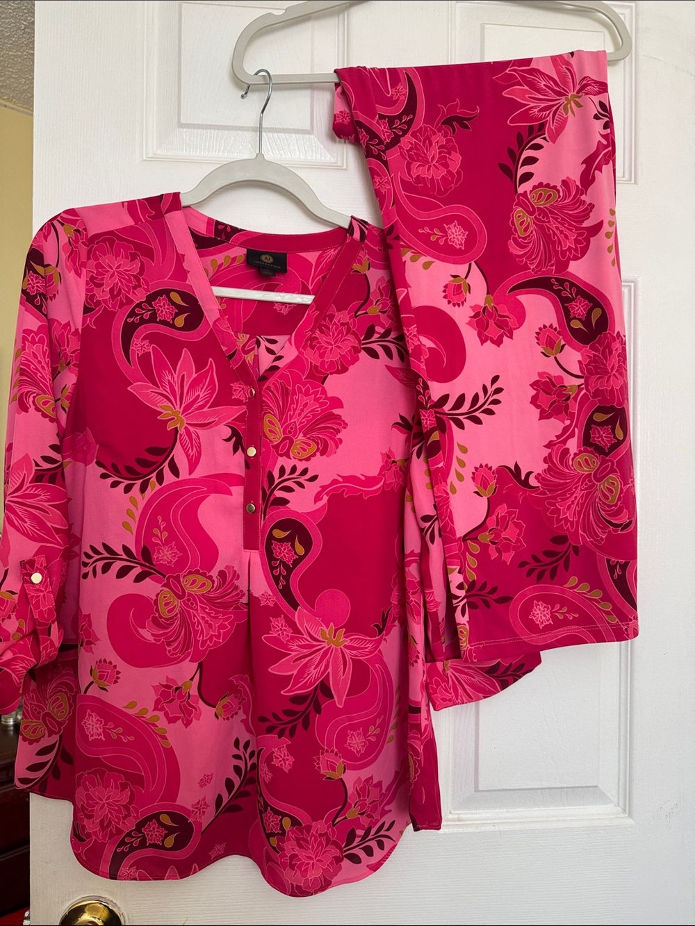Women's Pink Floral V-Neck Blouse - Vibrant Pink Print two piece set